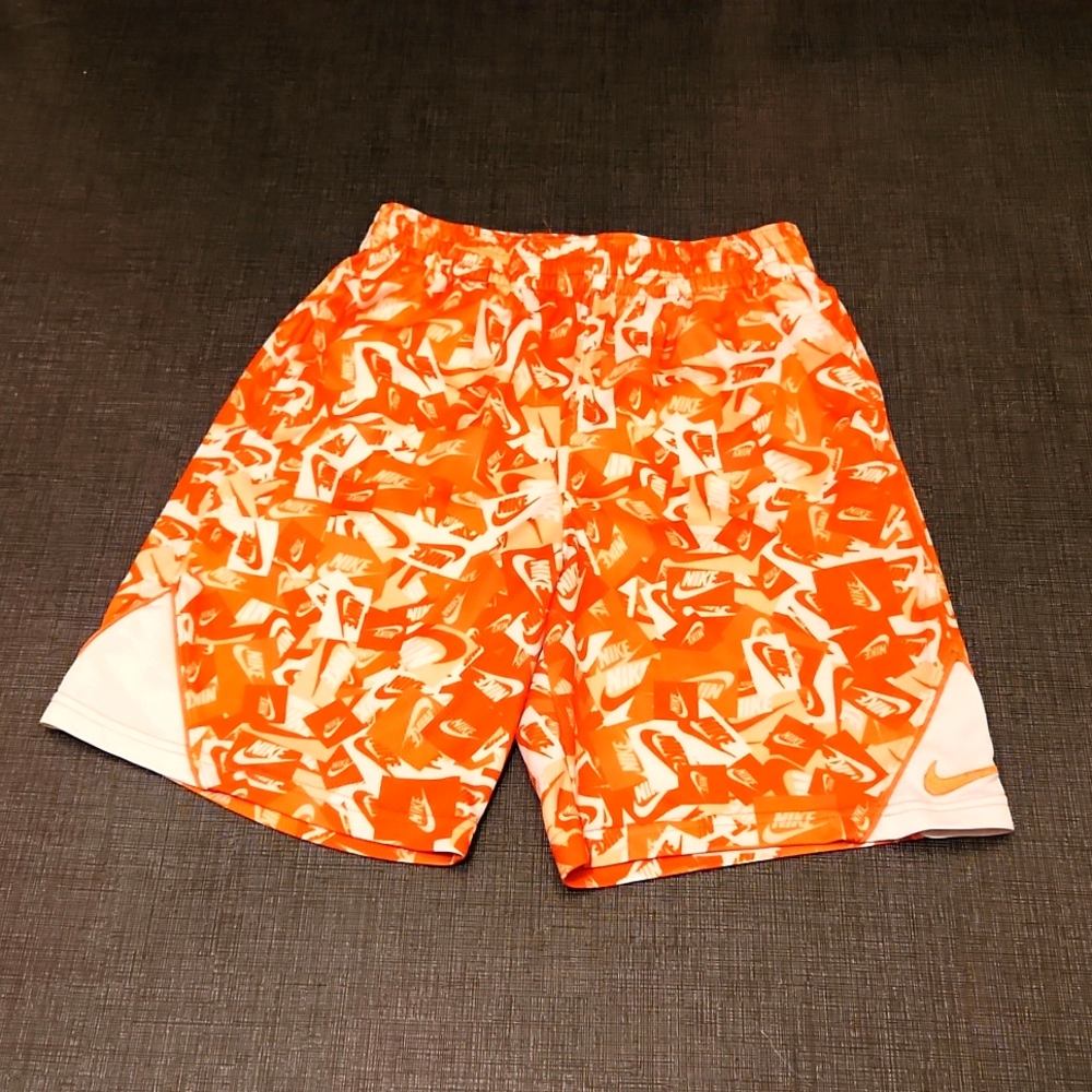 Like new youth Nike shorts